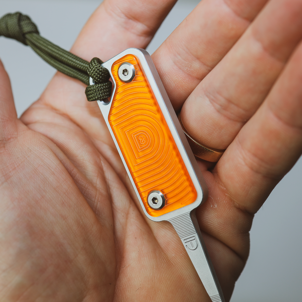 Every Round Carry Divot Tool